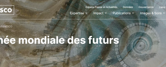 Capture d'écran de l'image choisie pour représenter la journée des futurs sur le site de l'Unesco : superposition de plusieurs images dans les tons gris bleuté représentant le temps (rouages, ammonite...)