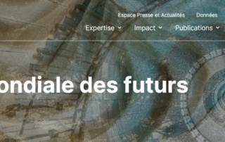 Capture d'écran de l'image choisie pour représenter la journée des futurs sur le site de l'Unesco : superposition de plusieurs images dans les tons gris bleuté représentant le temps (rouages, ammonite...)